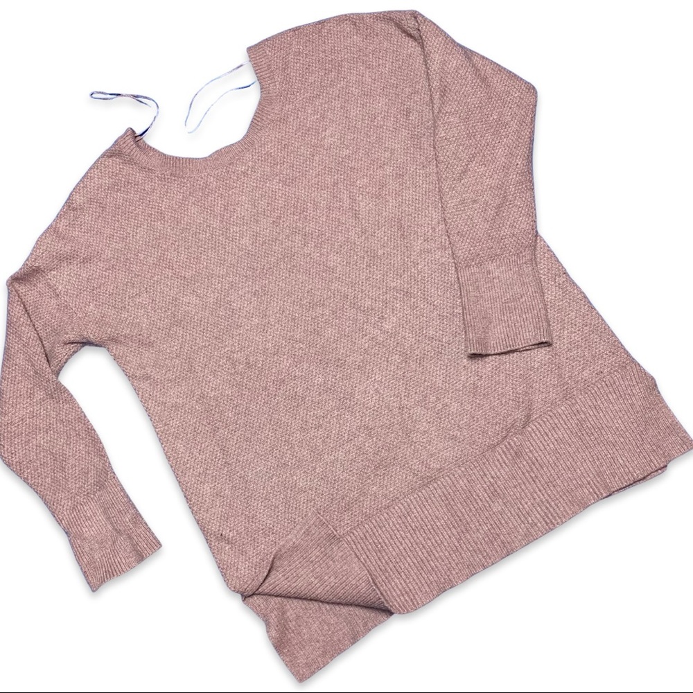 Denver Hayes soft and cozy sweater in light mauve